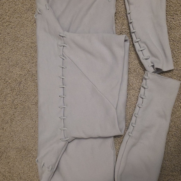 ALO Yoga Light Gray Cropped Turtleneck Sweater - Picture 6 of 6